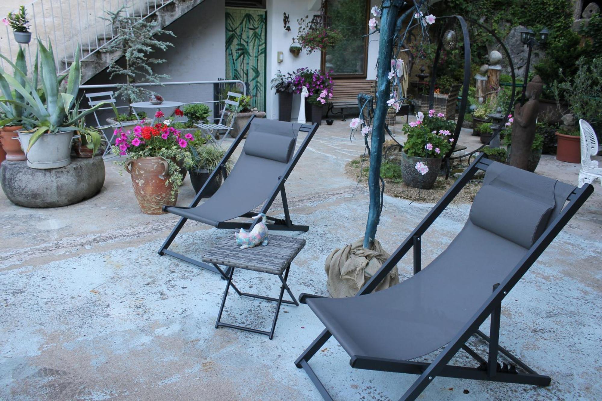 Studio Malou avec cuisine toute équipée et terrasse aménagée Olliergues Extérieur photo