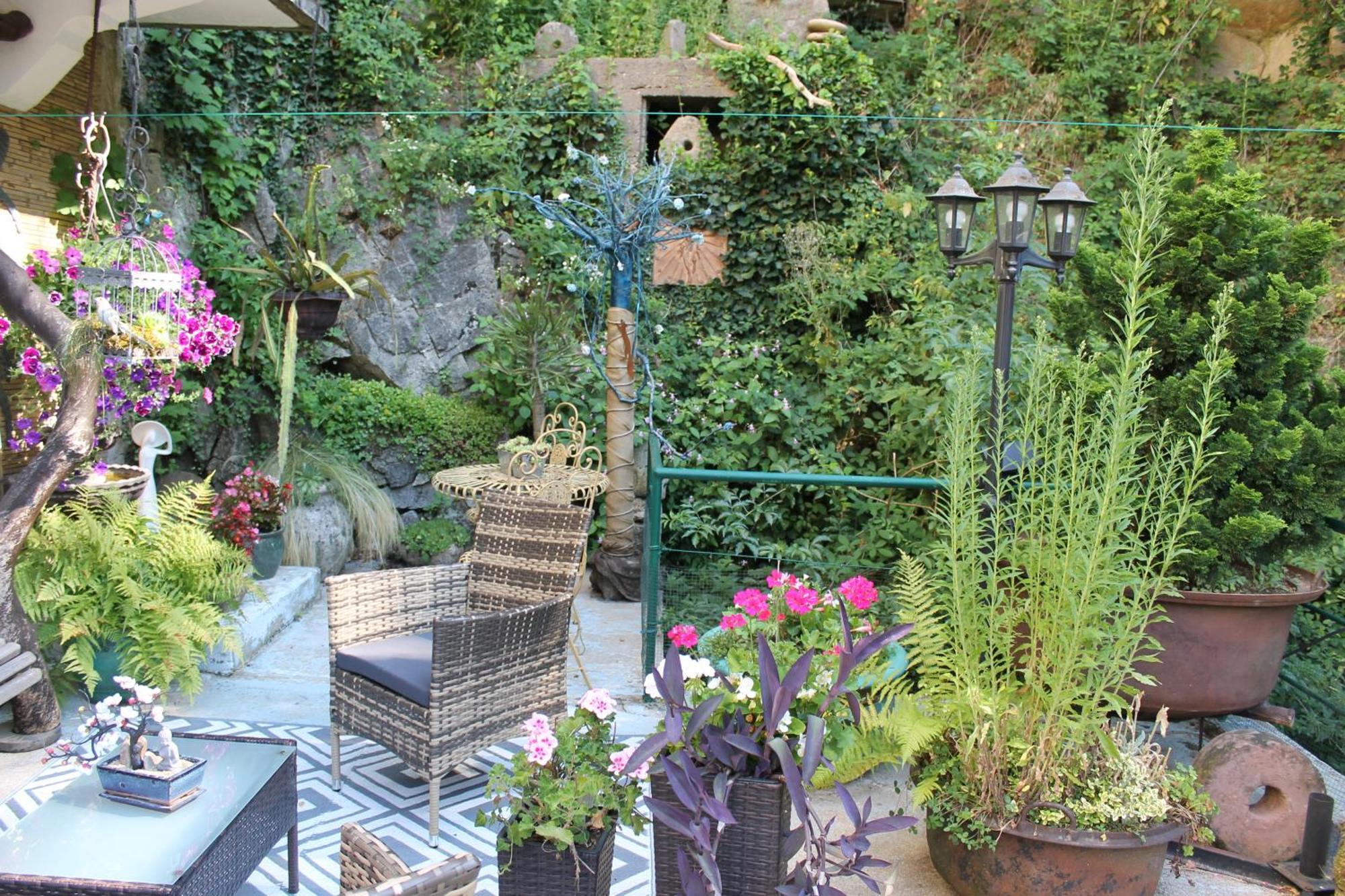 Studio Malou avec cuisine toute équipée et terrasse aménagée Olliergues Extérieur photo