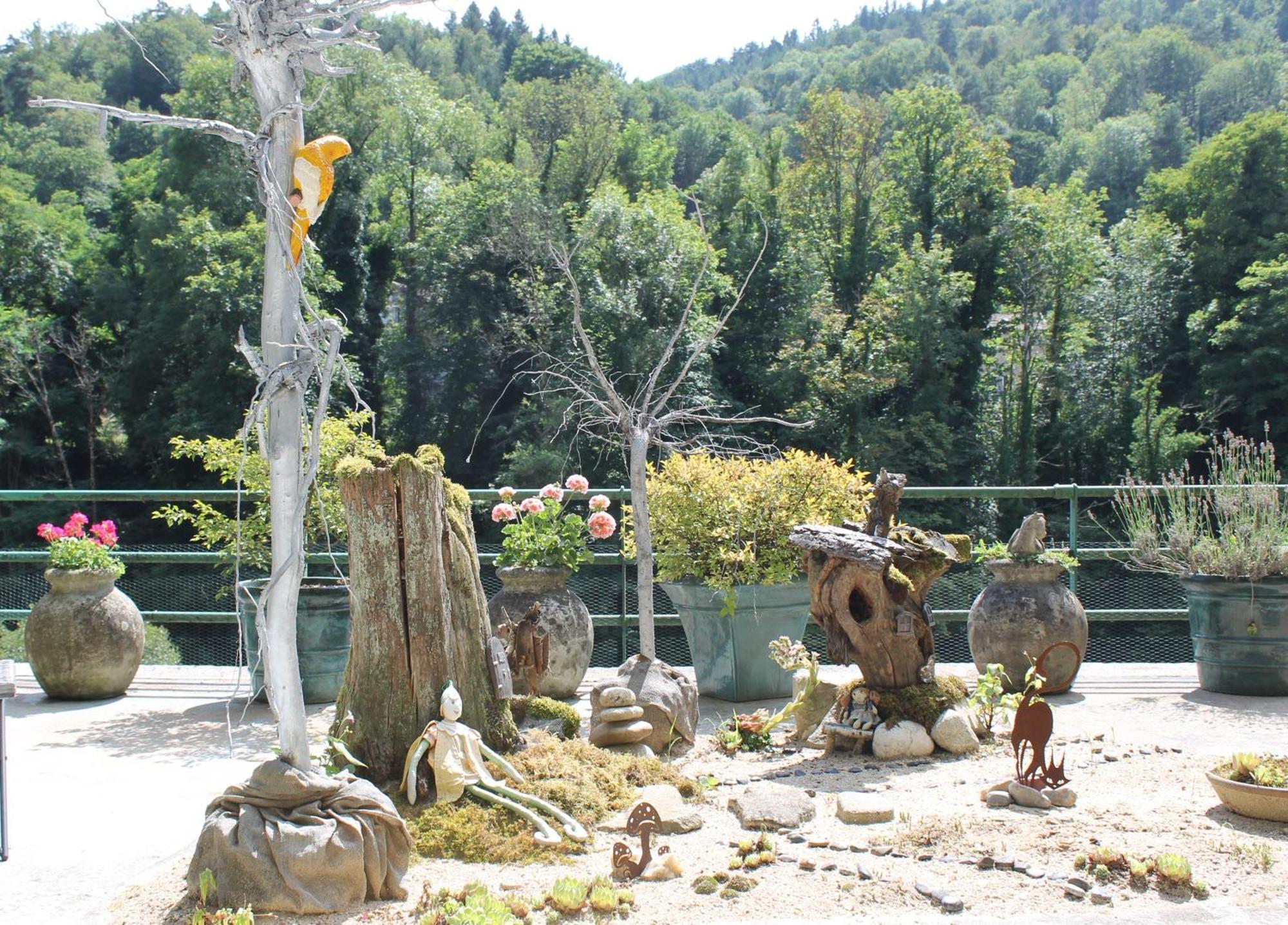 Studio Malou avec cuisine toute équipée et terrasse aménagée Olliergues Extérieur photo