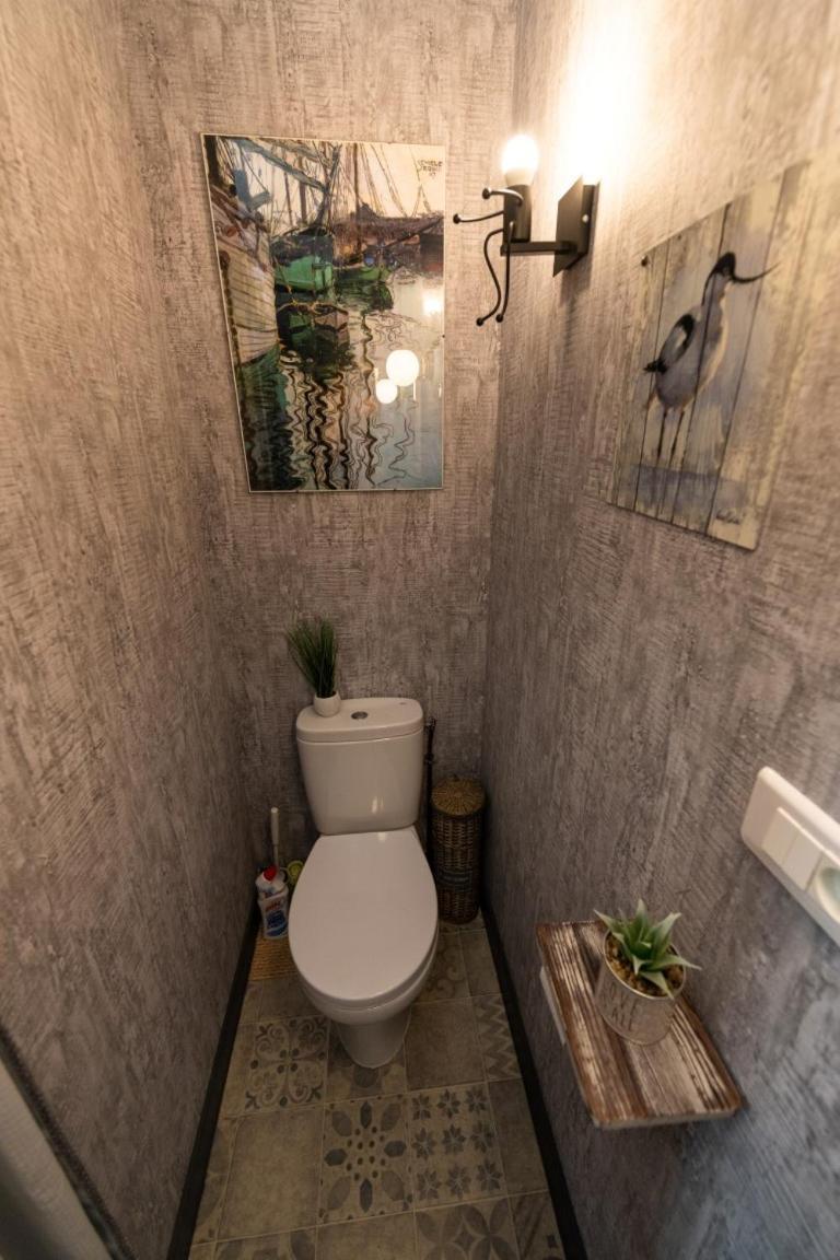 Studio Malou avec cuisine toute équipée et terrasse aménagée Olliergues Extérieur photo