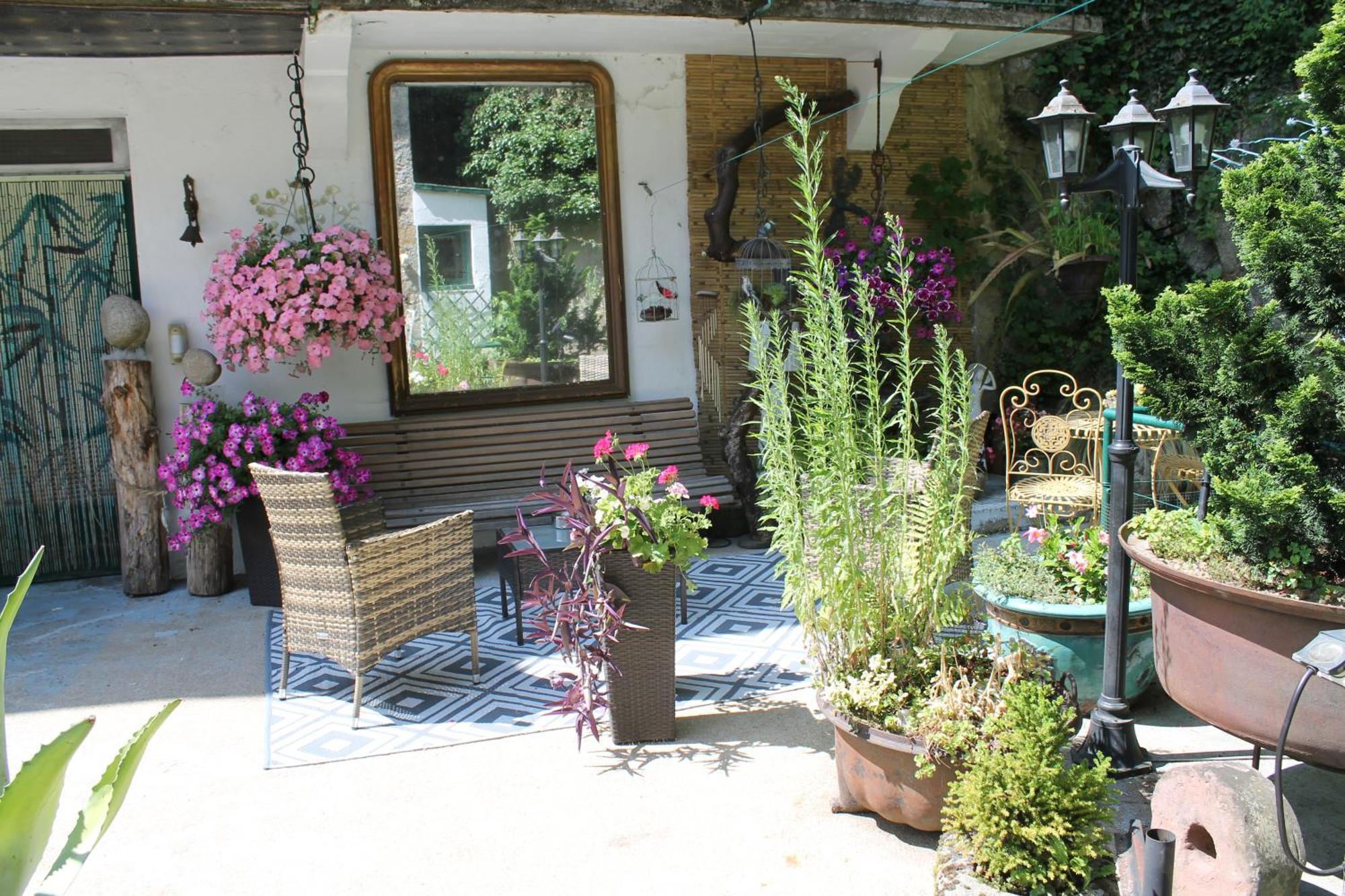 Studio Malou avec cuisine toute équipée et terrasse aménagée Olliergues Extérieur photo